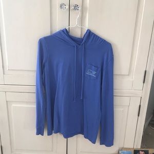 women’s blue long sleeve vineyard vines t-shirt